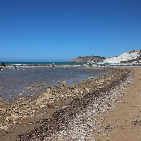 Lido Azzurro Avec Vue Sur Porto Empedocle